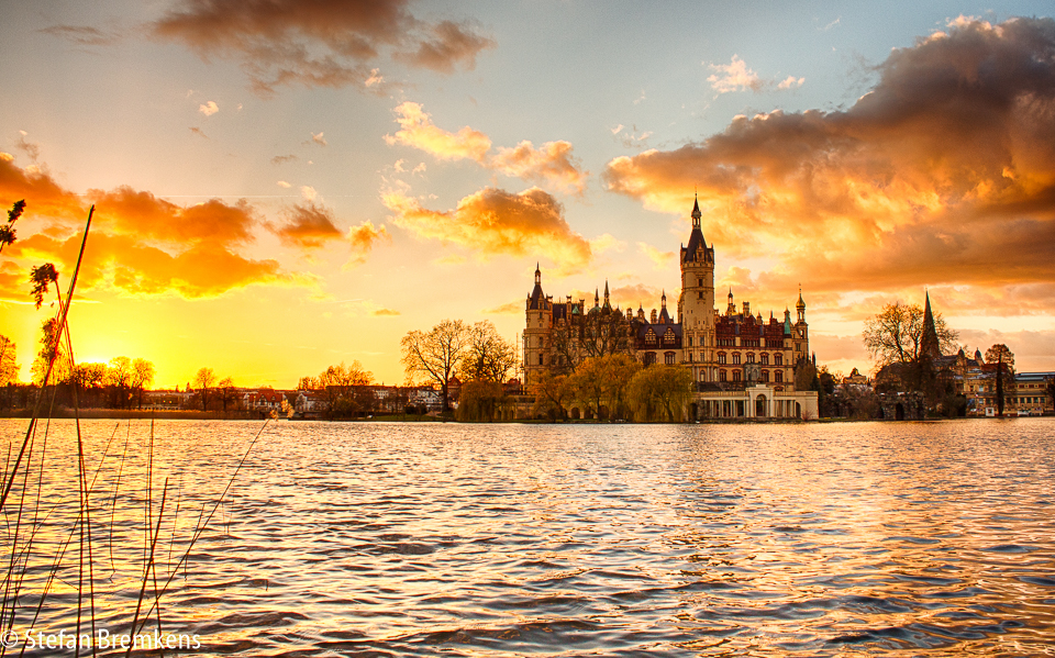 Das Schweriner Schloss im Sonnenuntergang