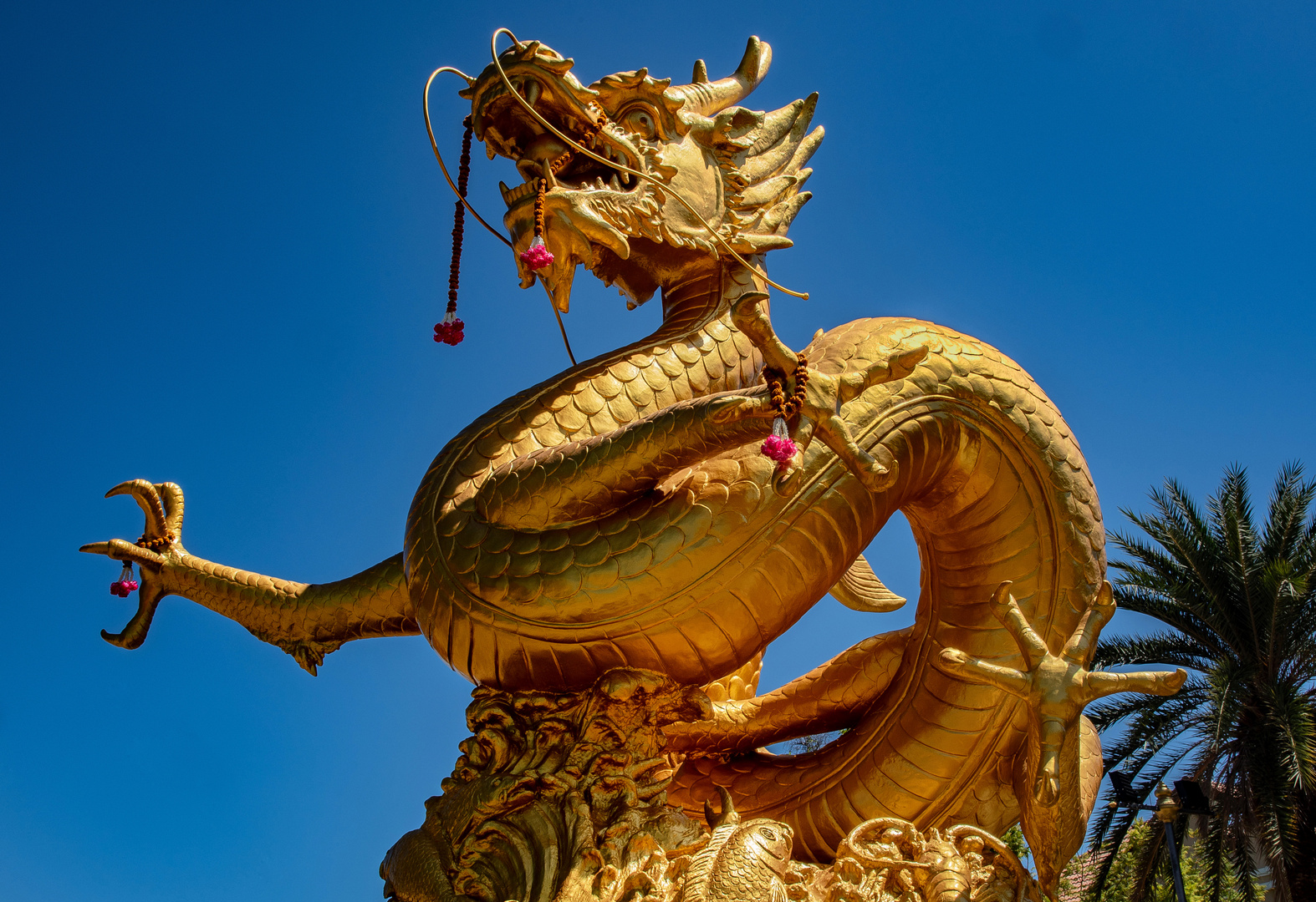 Das Sea Dragon Monument ist Phukets Wahrzeichen.