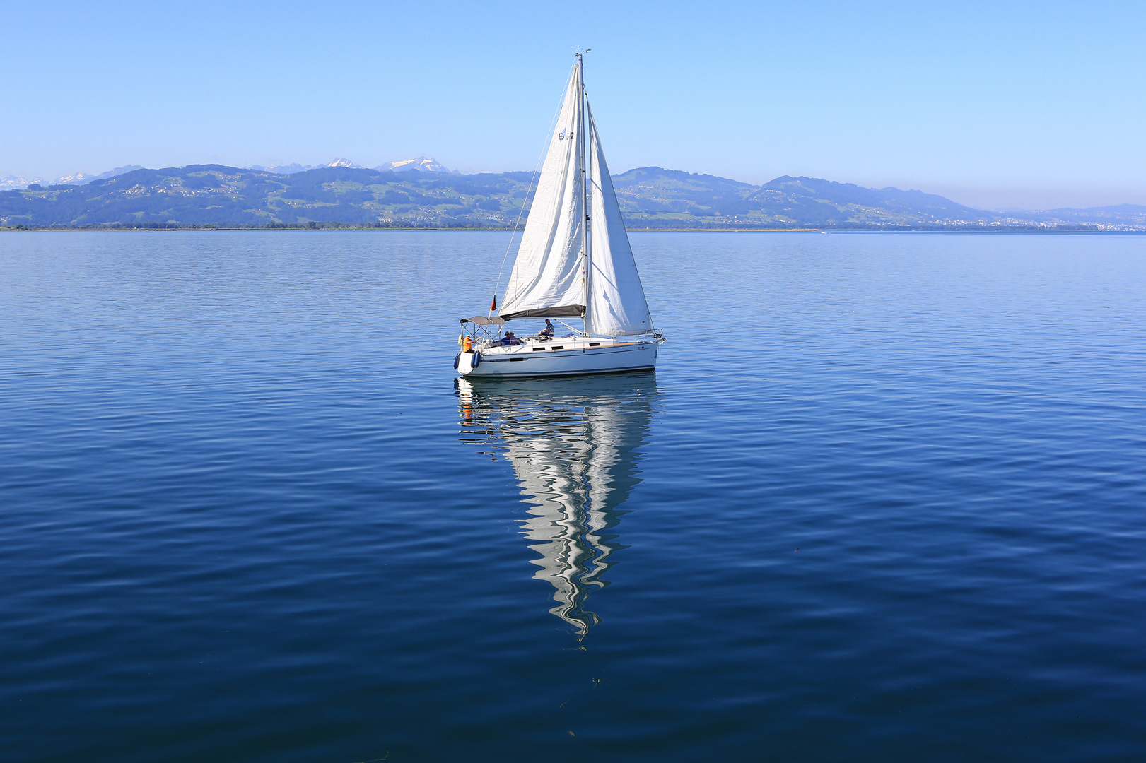 Das Segelboot vor dem Säntis