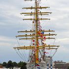 Das Segelschulschiff "Bima Suci" zur Hanse Sail 2023 in Warnemünde