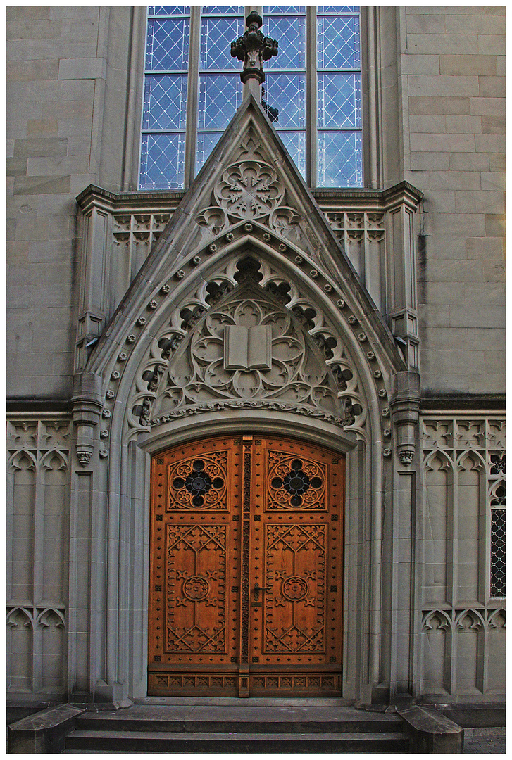 Das Seitentor der St. Lorenzen-Kirche