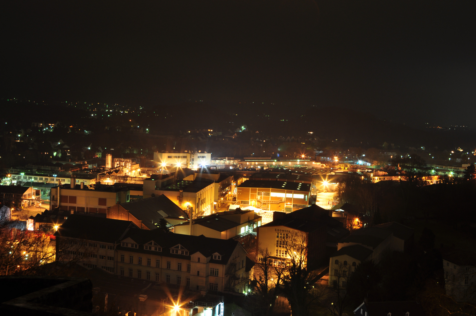 Das Siegwerk bei Nacht