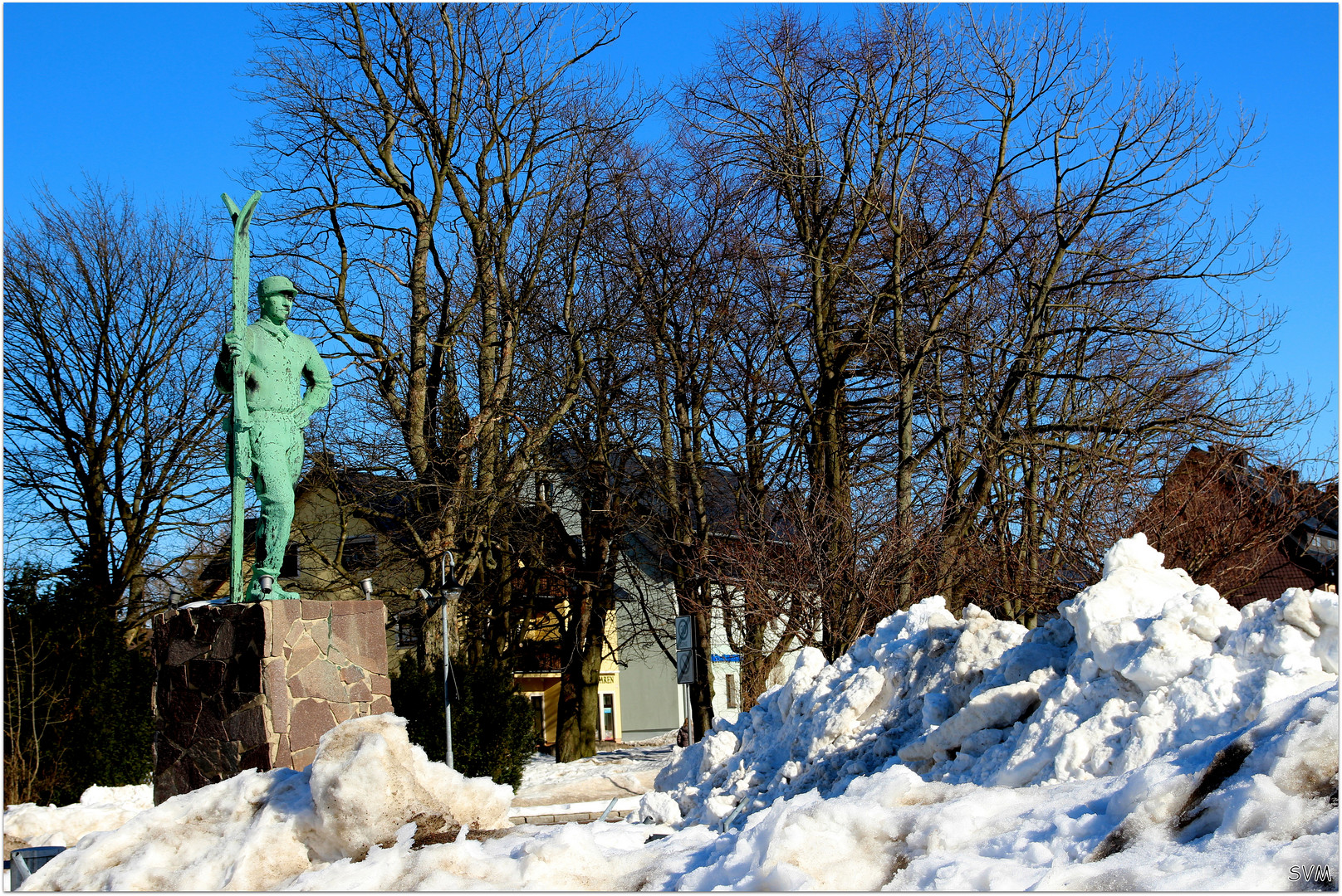 Das Skifahrerdenkmal in Altenberg im Osterzgebirge