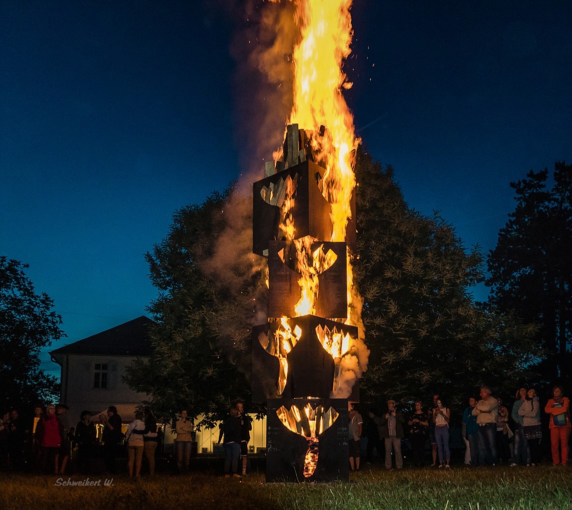 Das Sonnenwendfeuer