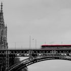 Das spätgotische Münster, die renovierte Kirchenfeldbrücke und Bernmobil in Fahrt