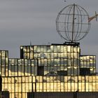 Das Spiegel-Fenster-Haus in Köln bei Sonnenuntergang