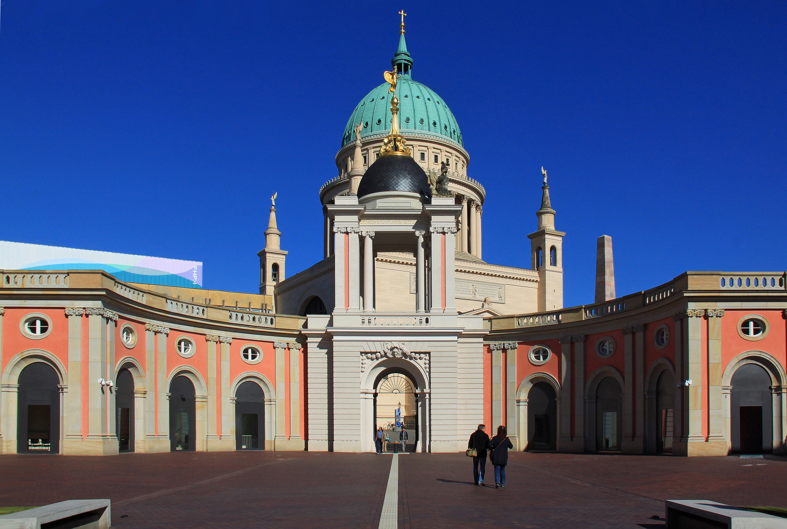 Das Stadtschloss mit der Nikolaikirche