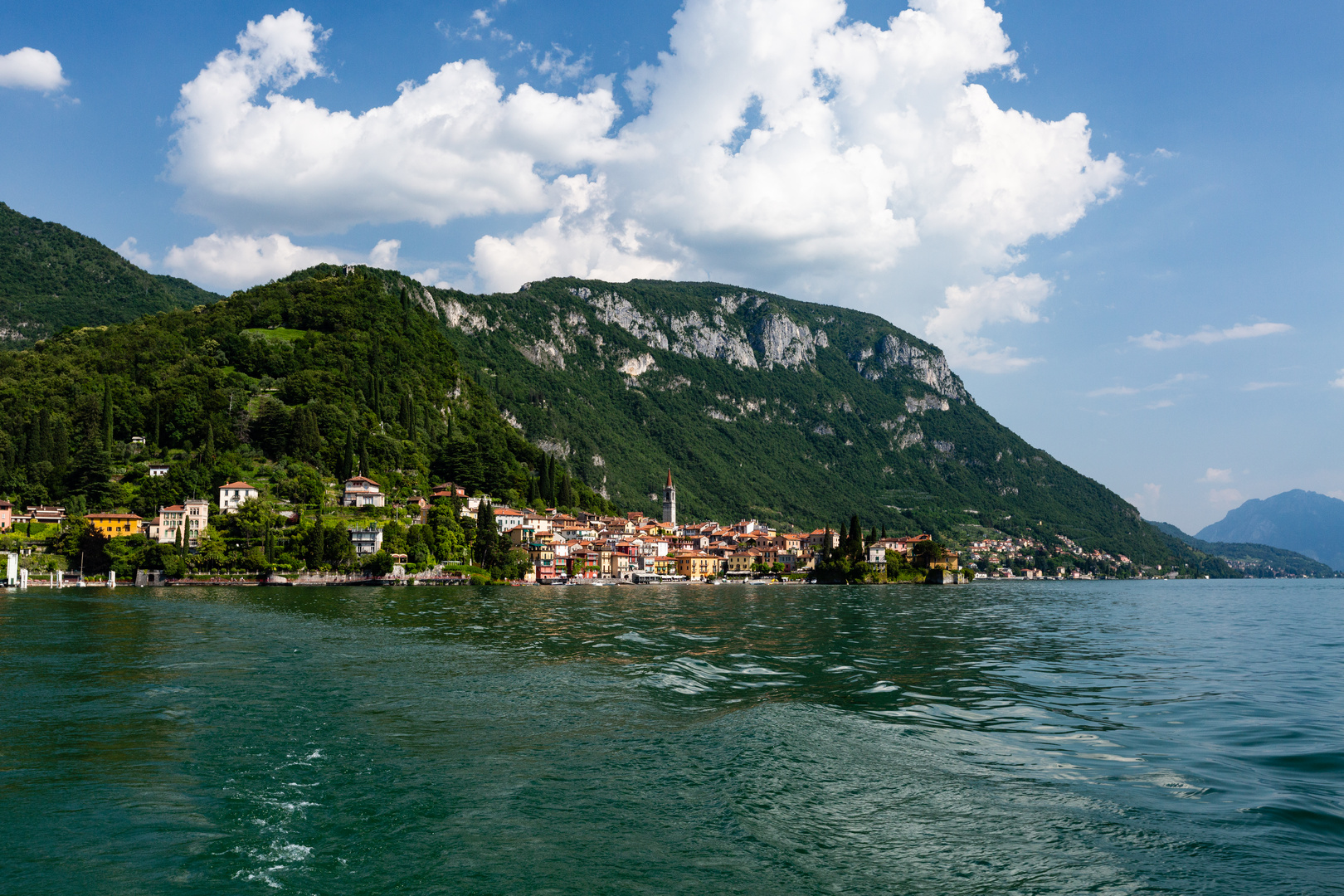 Das Städtchen Varenna am Ostufer des Comersees