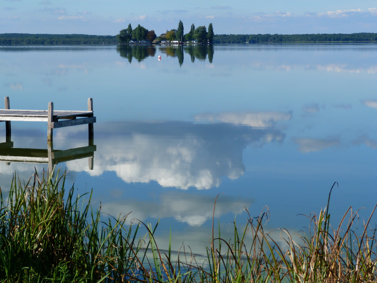 Das Steinhuder Meer mit der Insel Wilhelmstein.