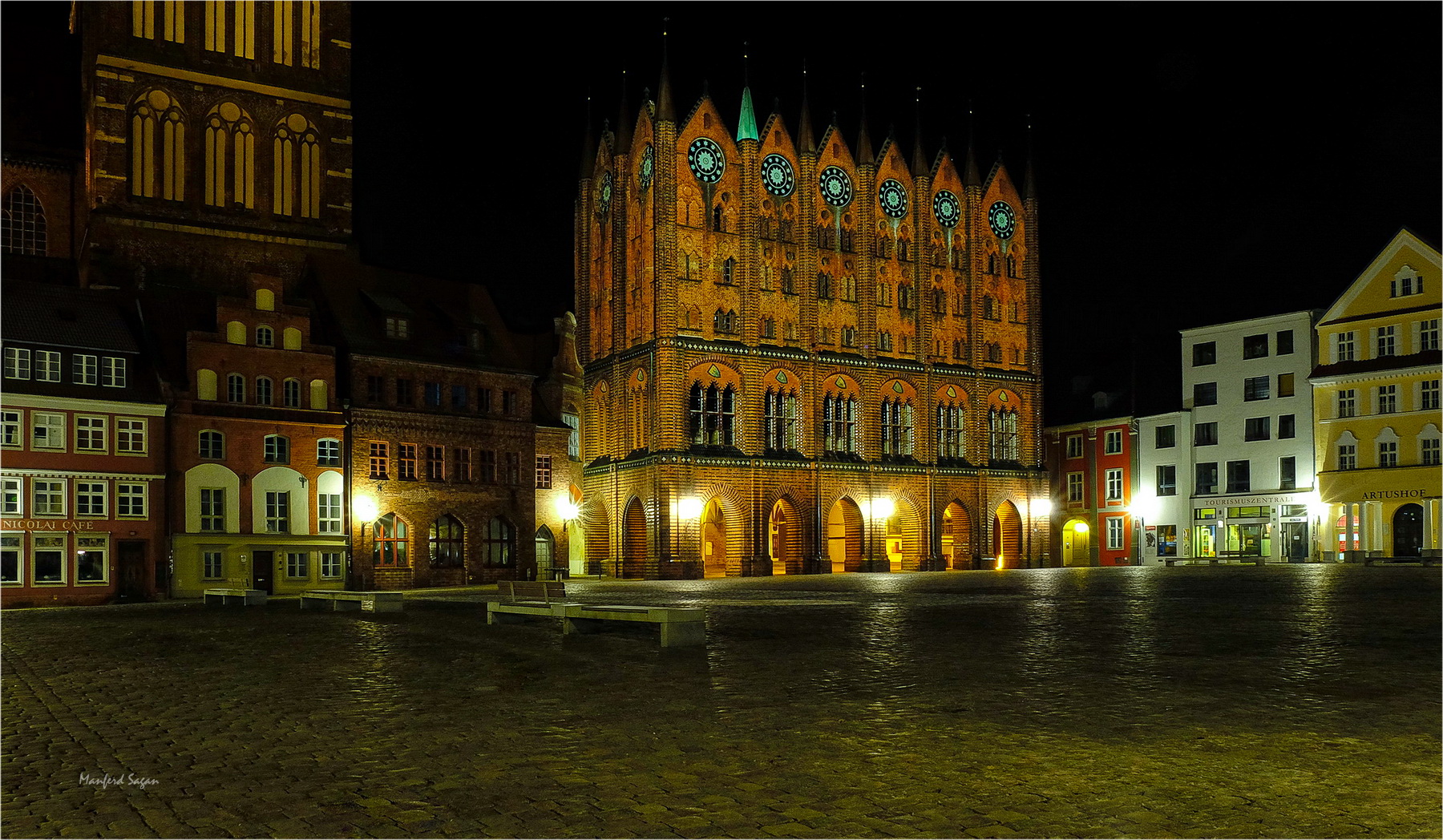 Das Stralsunder Rathaus - das Herz der Hansestadt... 