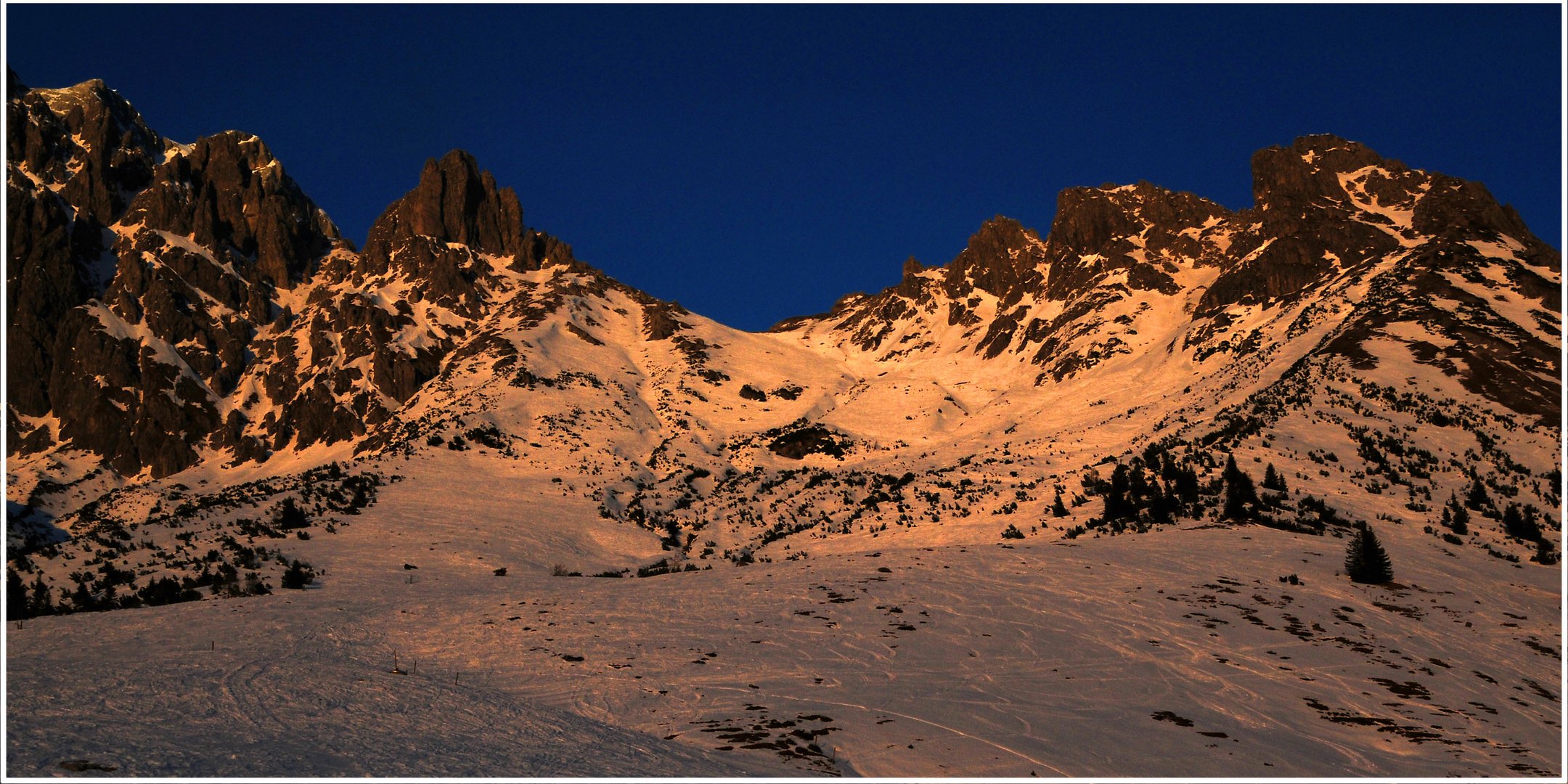 Das Taghaubenmassiv in der Abendsonne