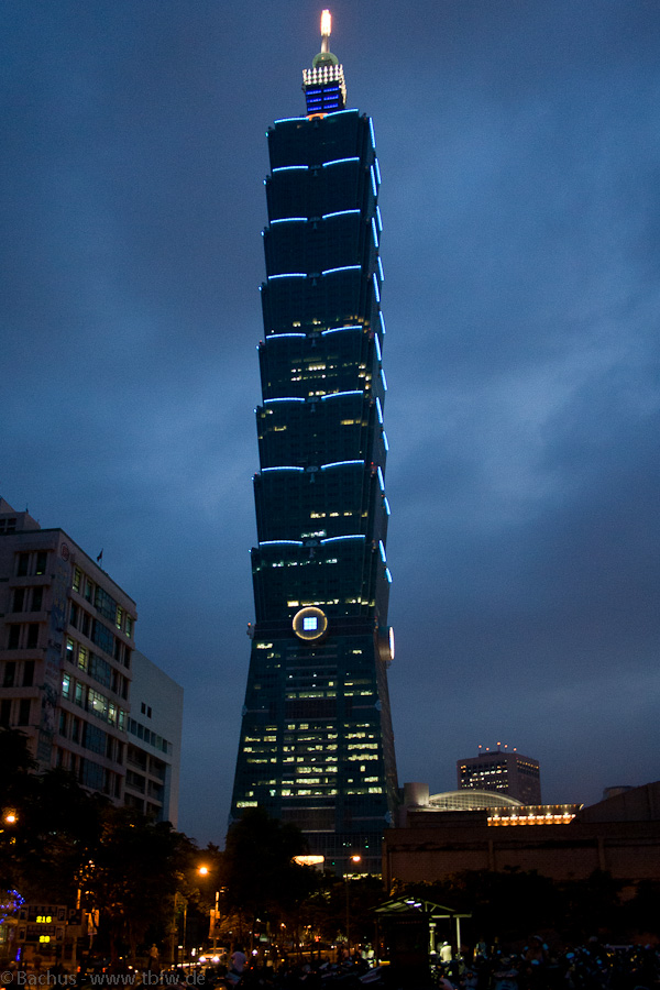 Das Taipei 101 in der blauen Stunde