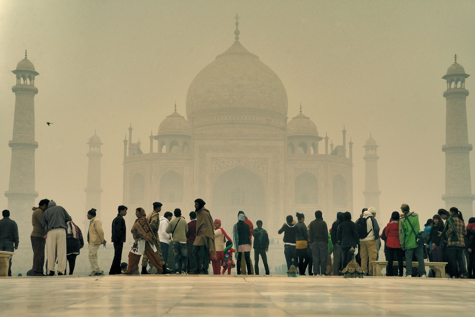 Das Taj Mahal bei Nebel