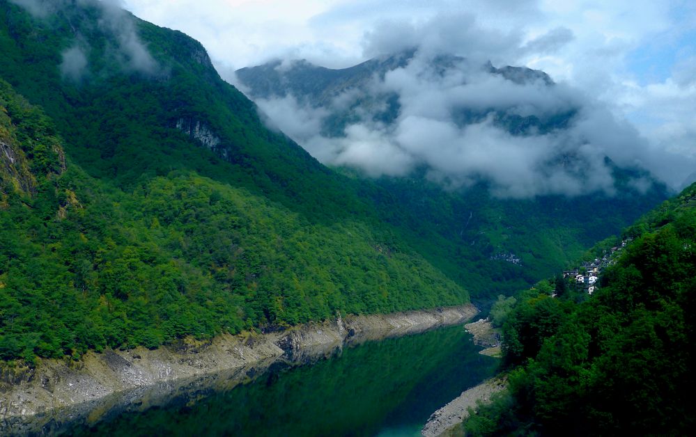 Das Tal der Verzasca / Tessin