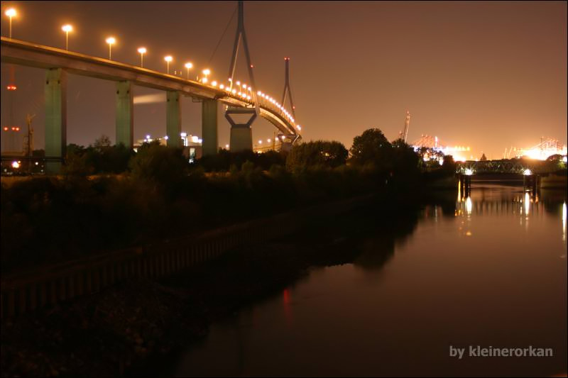 das Tal unter der Köhlbrandbrücke