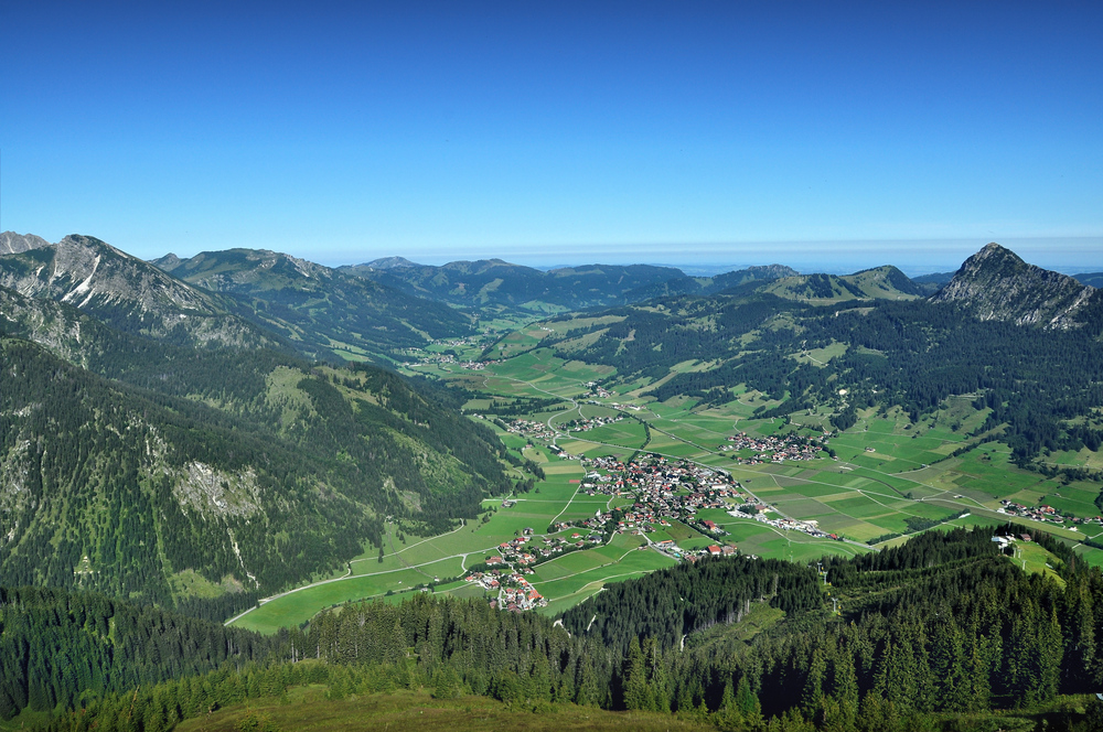 Das Tannheimer-Tal vom Neunerköpfle (1862 ü.M.) aus gesehen