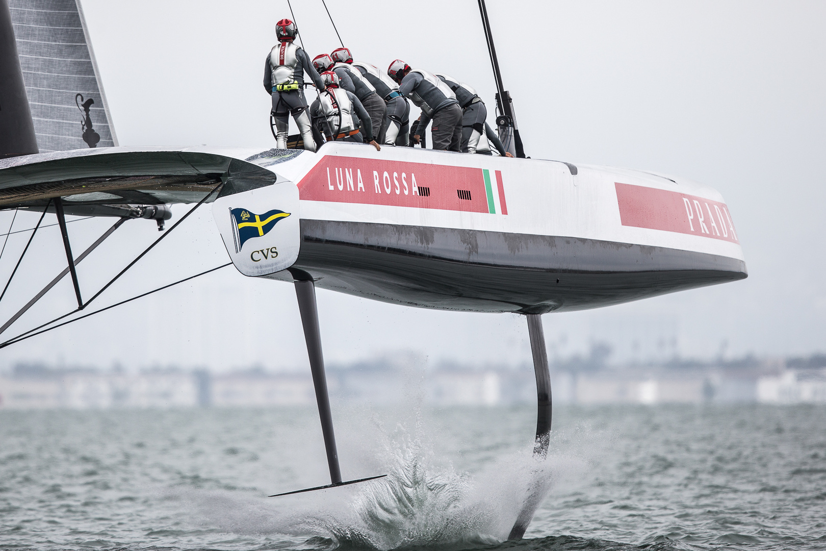 Das Team von LUNA ROSSA Challenge 2013