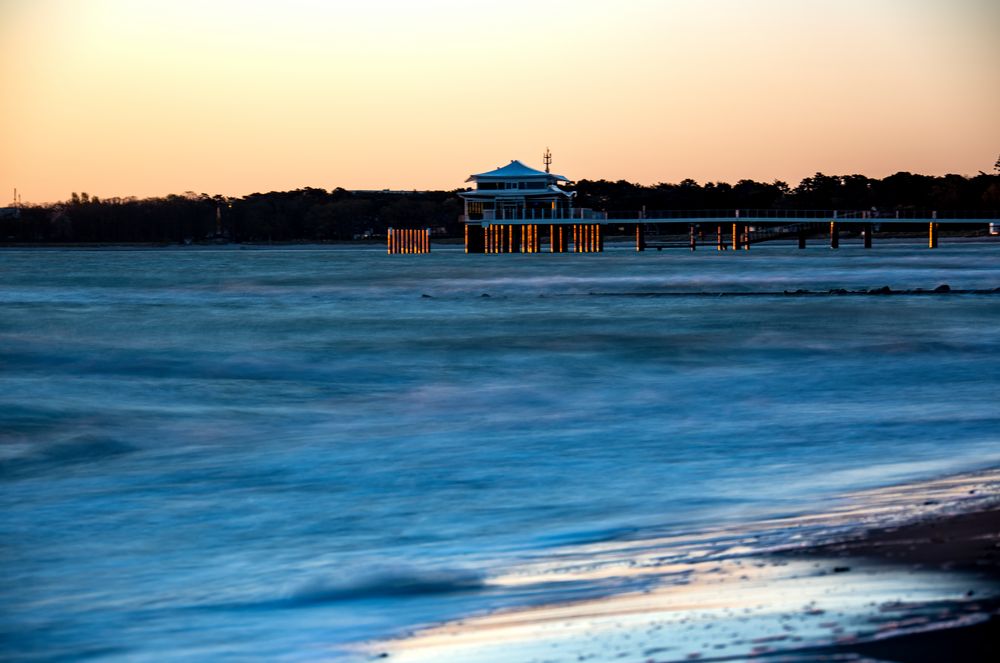 Das Teehäuschen im Sonnenaufgang am Timmendorfer Strand