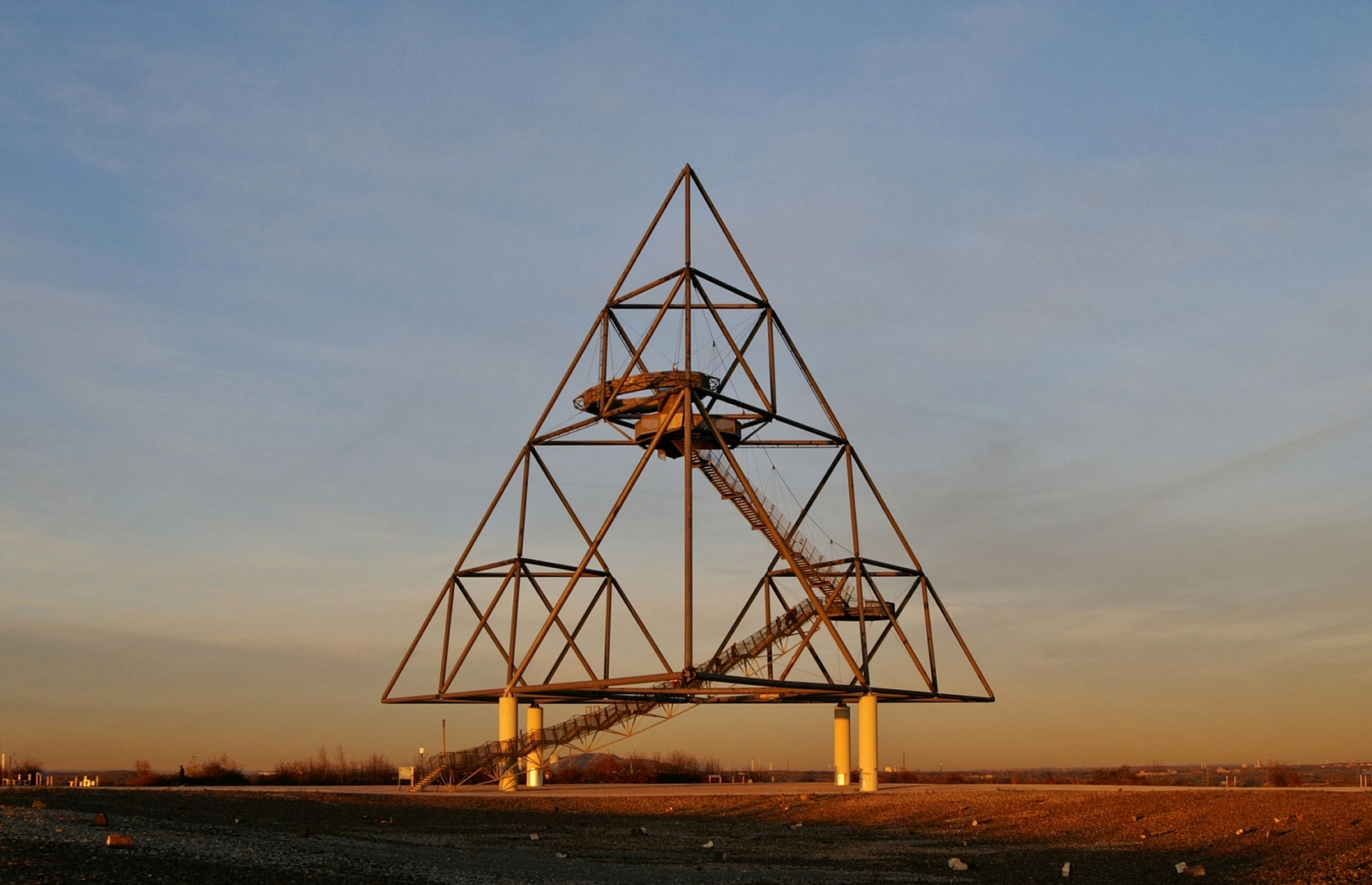 Das Tetraeder im Abendlicht.