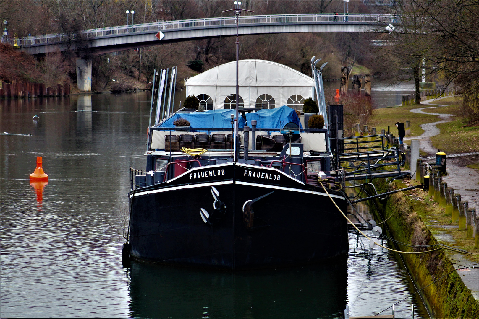 das Theaterschiff am Neckar