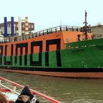 Das Theaterschiff NAUMON im Duisburger Hafen