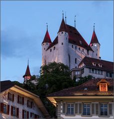 Das Thuner Schloss im zarten Abendlicht