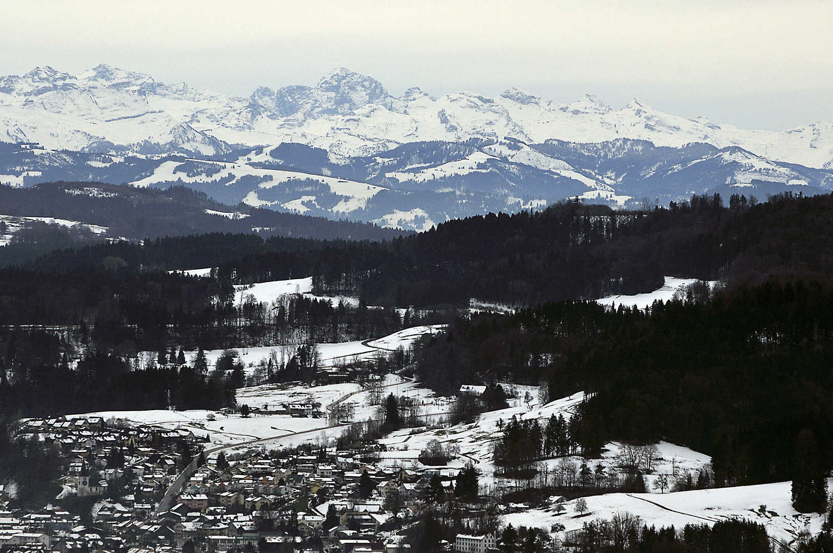 Das Tösstal vor der Alpenkulisse