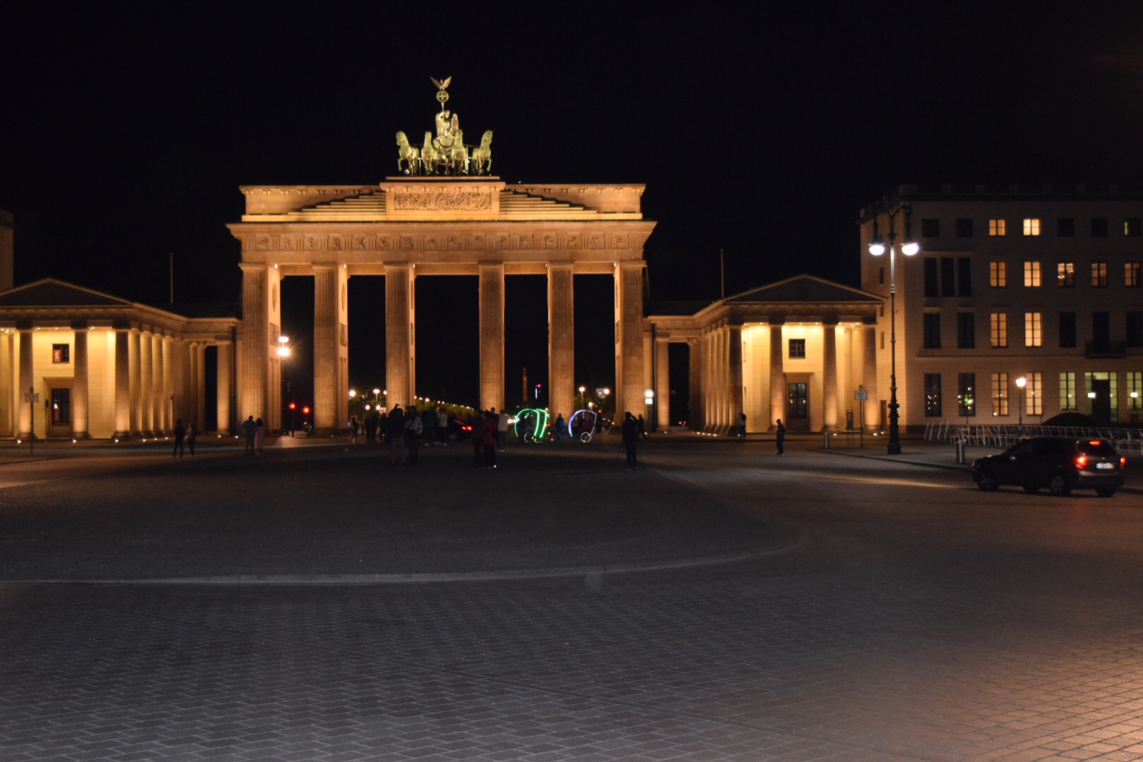 Das Tohr zur Einigkeit der Völker