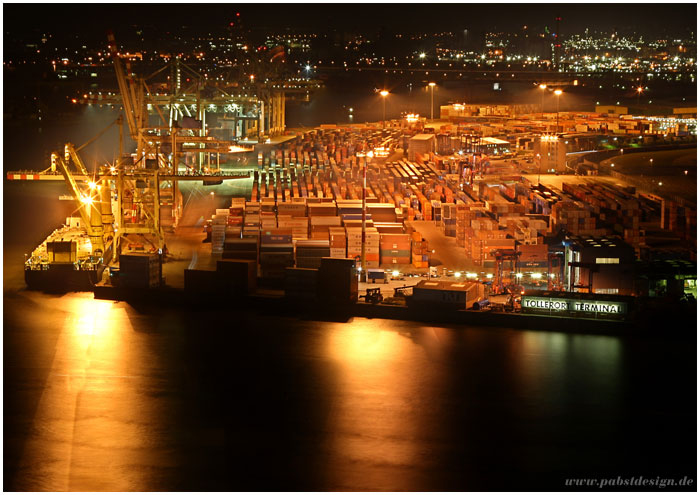 Das Tollerort Terminal im Hamburger Hafen