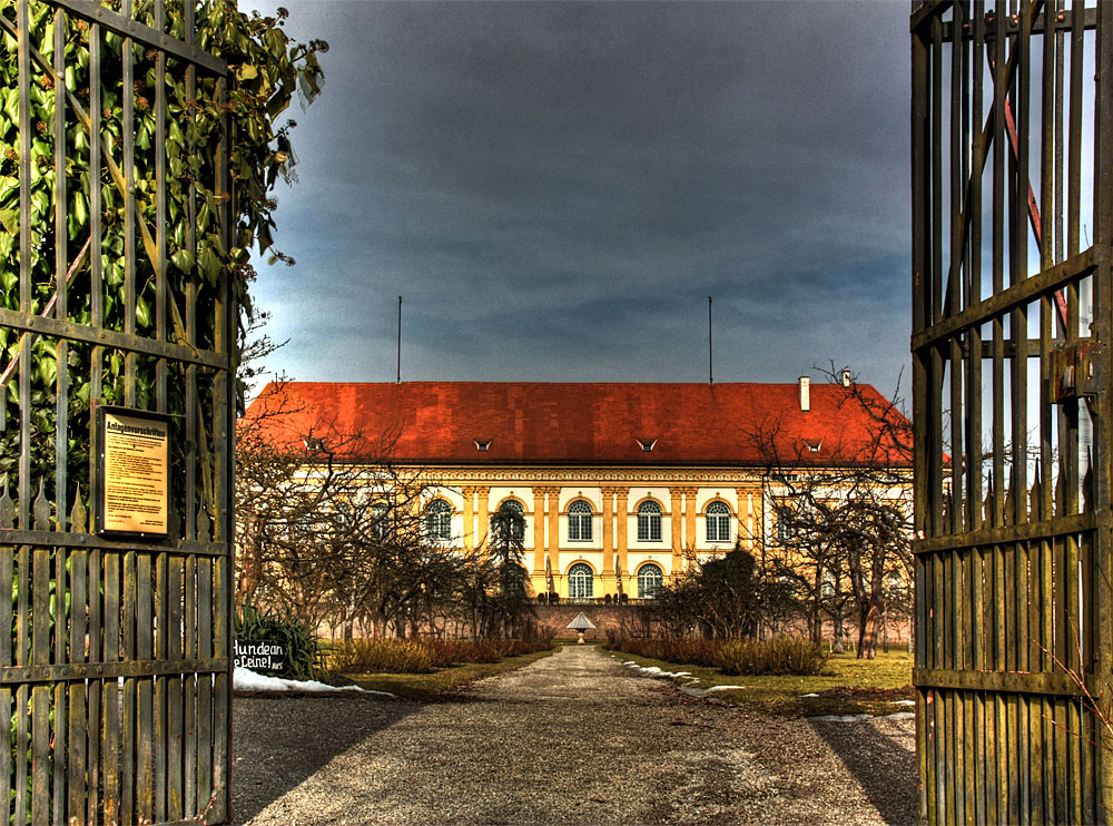 Das Tor, Durchblick zum Schloss Dachau