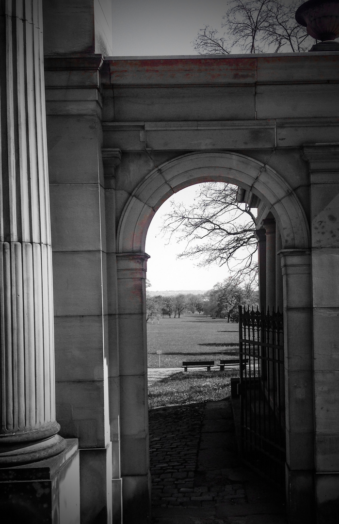 Das Tor .... mit Einblick in den Rosensteinpark