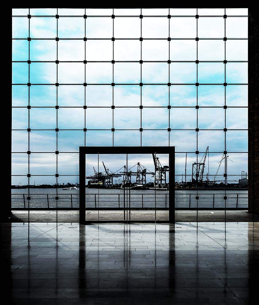 DAS TOR ZUR WELT - Hamburger Hafen Durchblick Foto & Bild  hamburg, hafen, elbe Bilder auf 