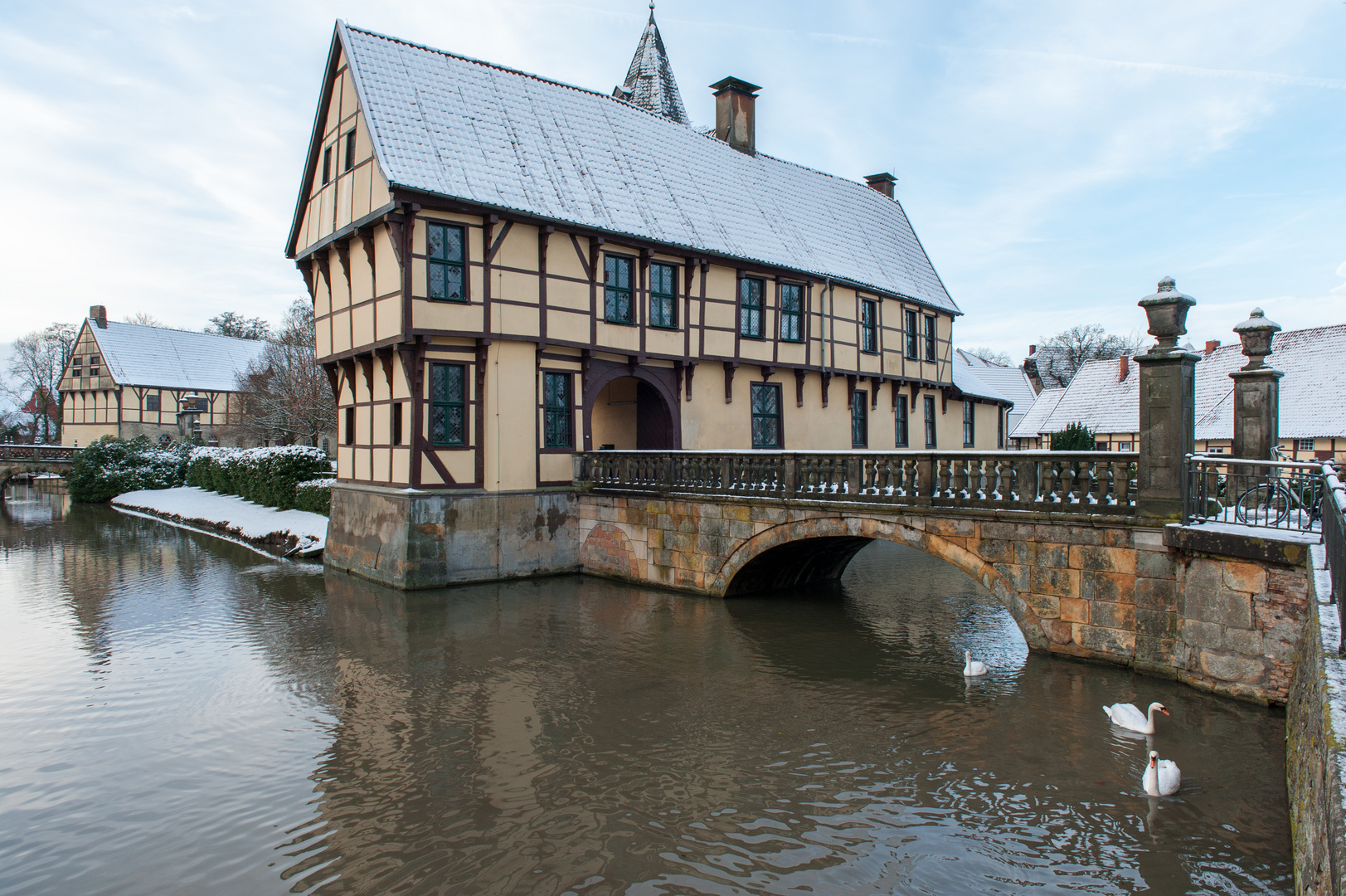 Das Torhaus im Schnee