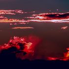 Das Tosen der Wolken zum Untergang der Sonne