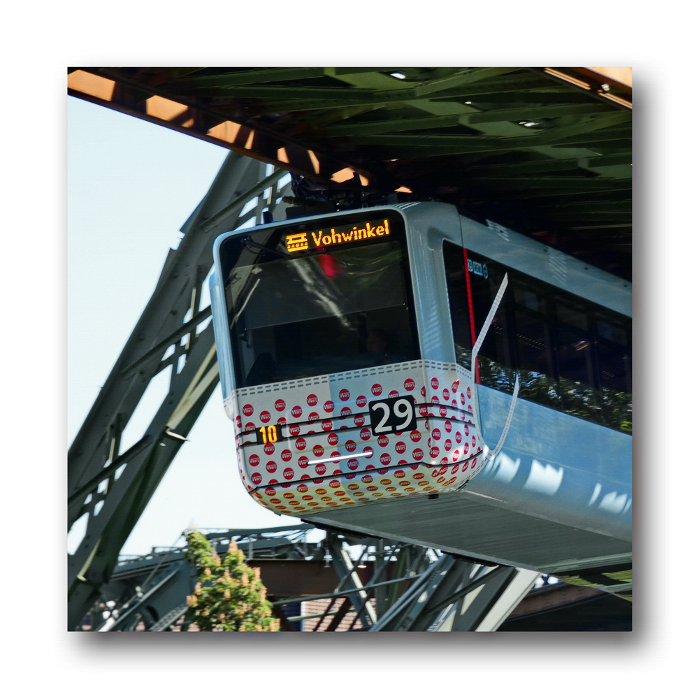 Das Tragen von Mund-Nasen-Bedeckung von Schwebebahn 29