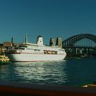 Das "Traumschiff". Die Deutschland vor der Harbourbridge