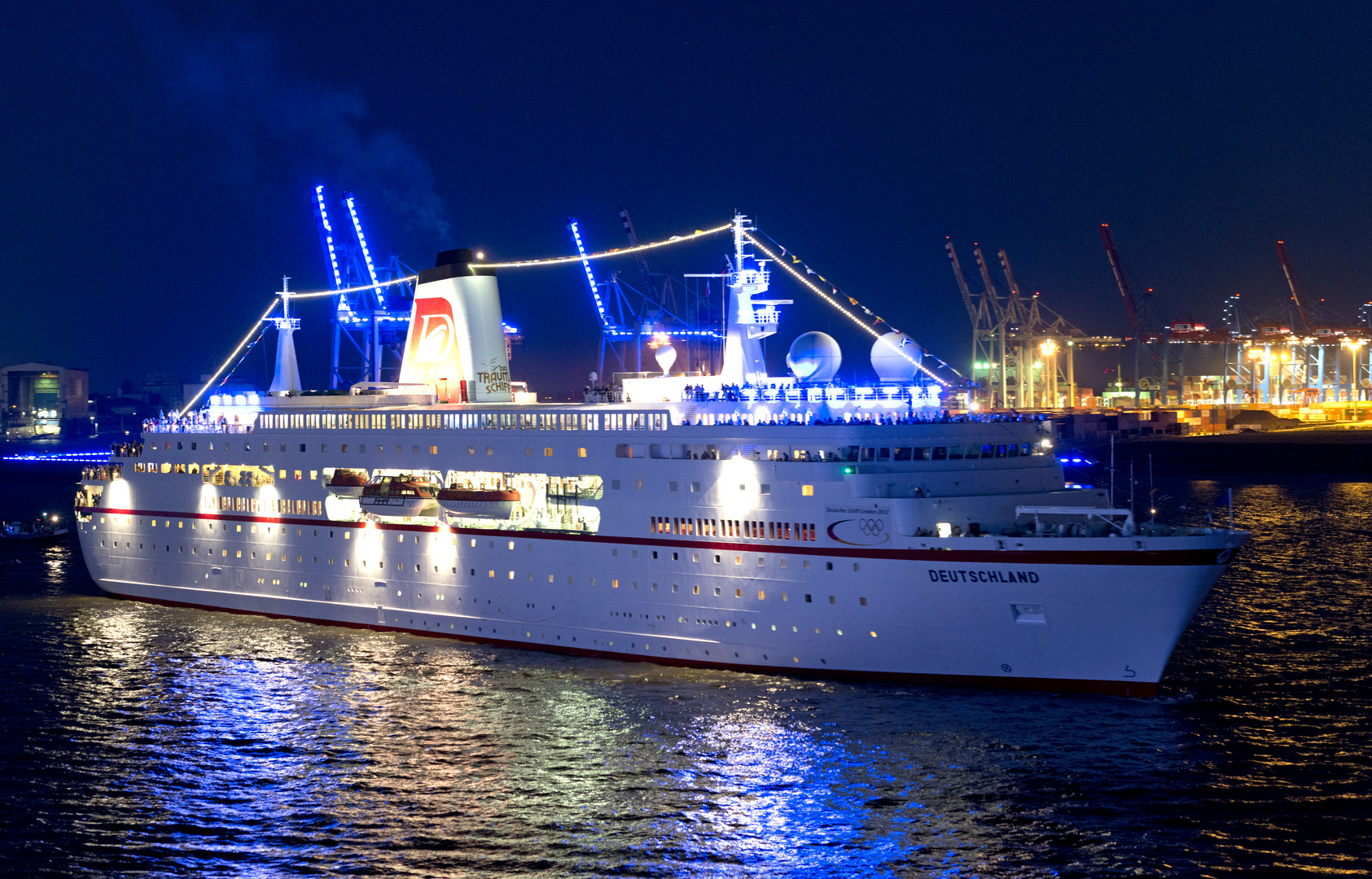Das Traumschiff, die MS DEUTSCHLAND, war das deutsche Olympia-Schiff in London 2012