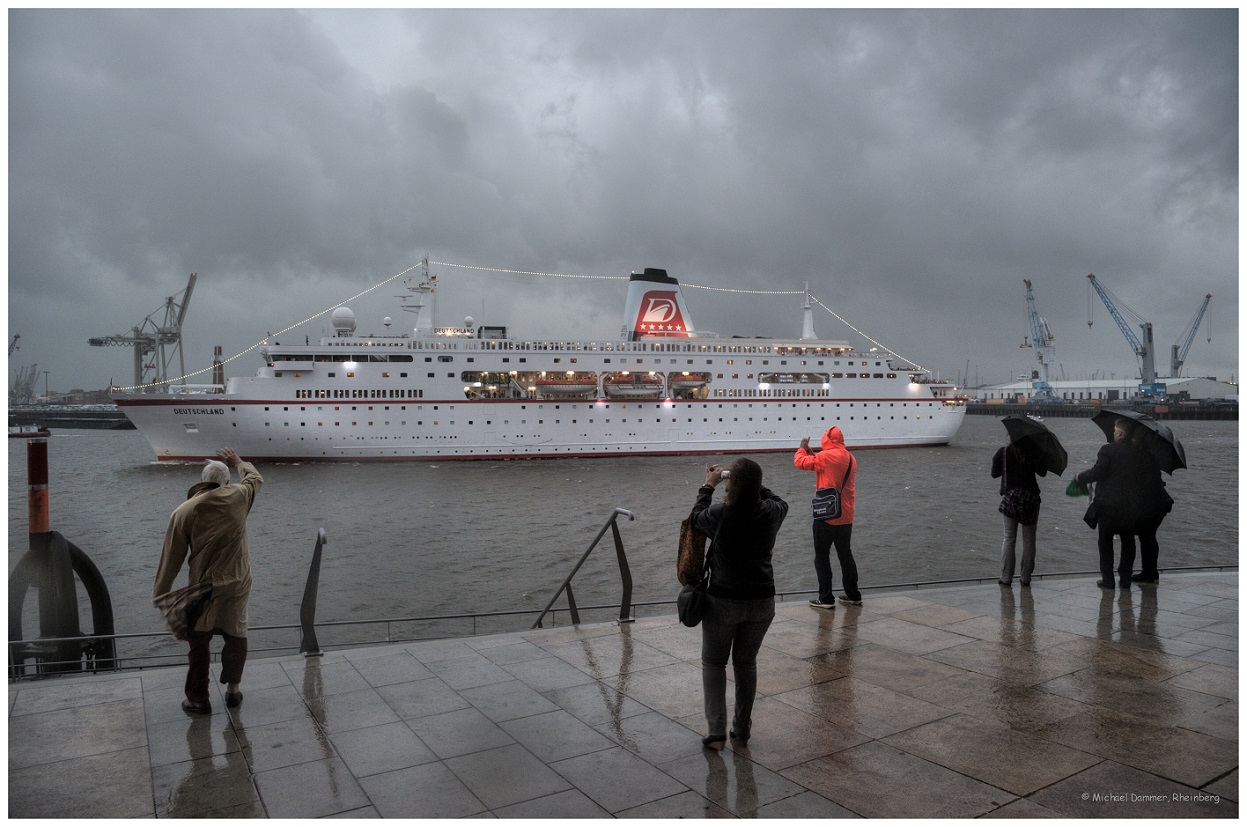 Das Traumschiff im Sturm