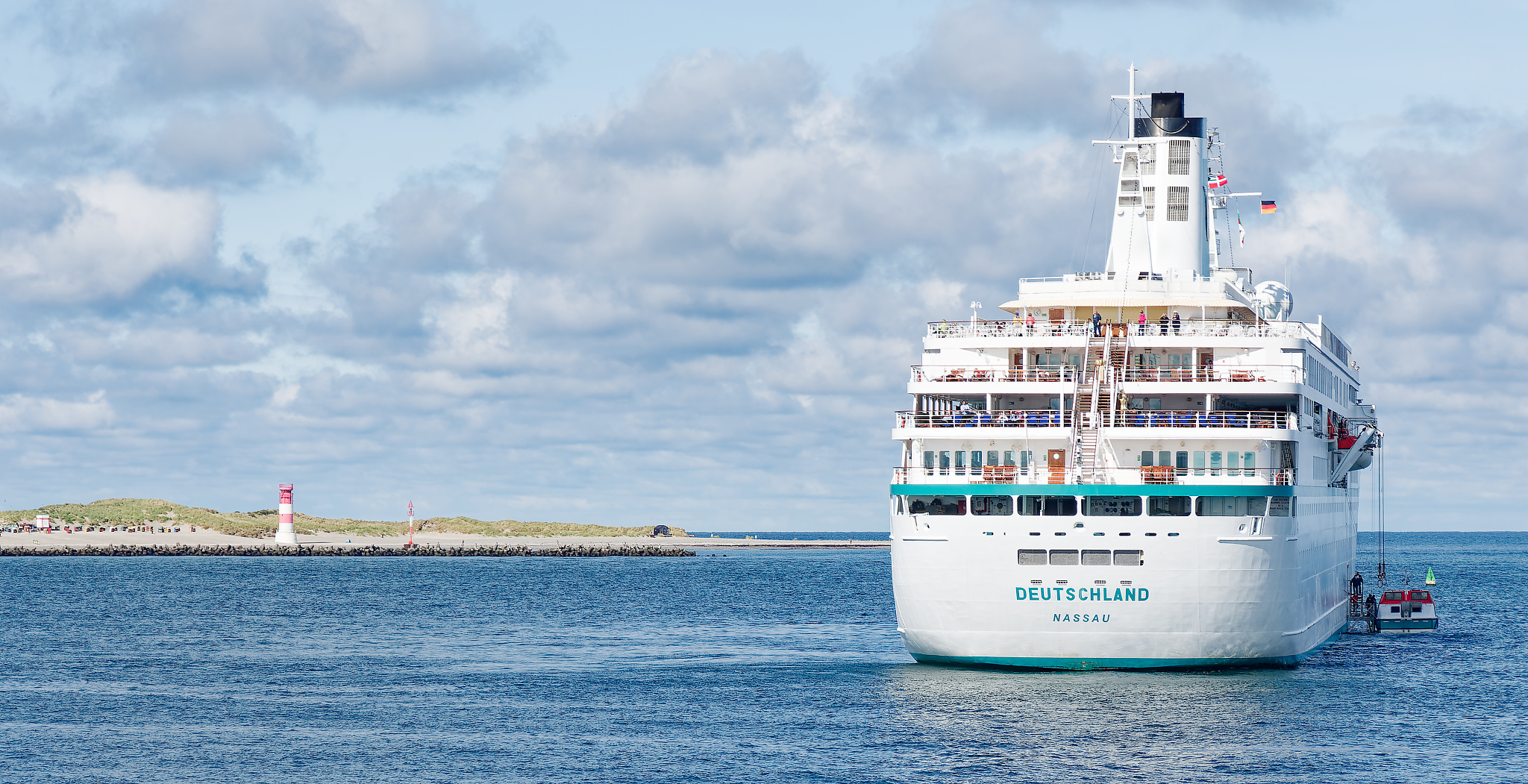 Das "Traumschiff" MS Deutschland ...