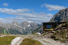 Das Tribulaunhaus, die Berge und die Oma