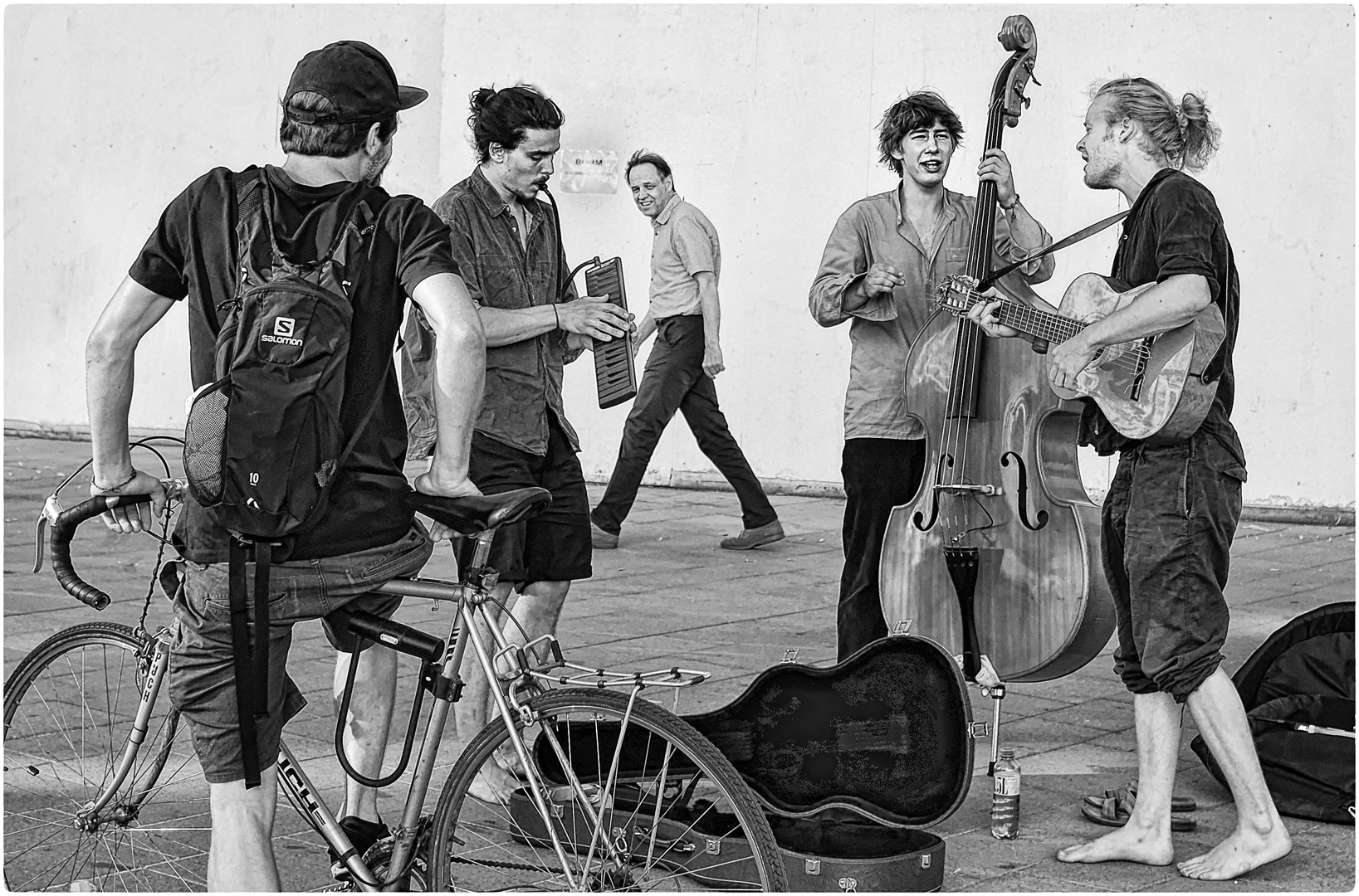 Das Trio Foto & Bild street, outdoor, monochrome Bilder auf