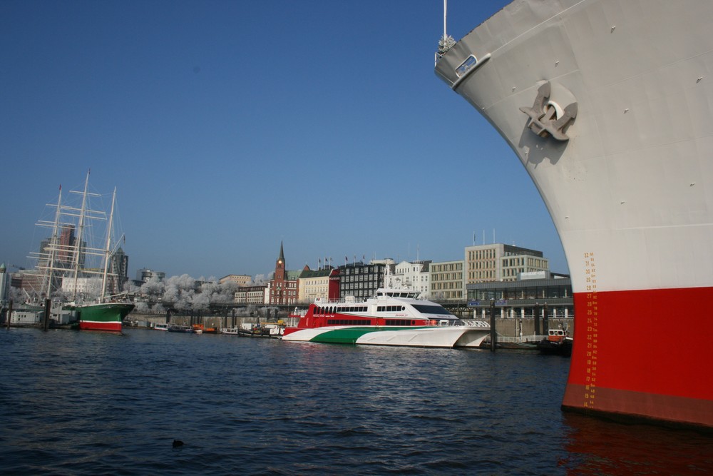 Das Trio im Hafen