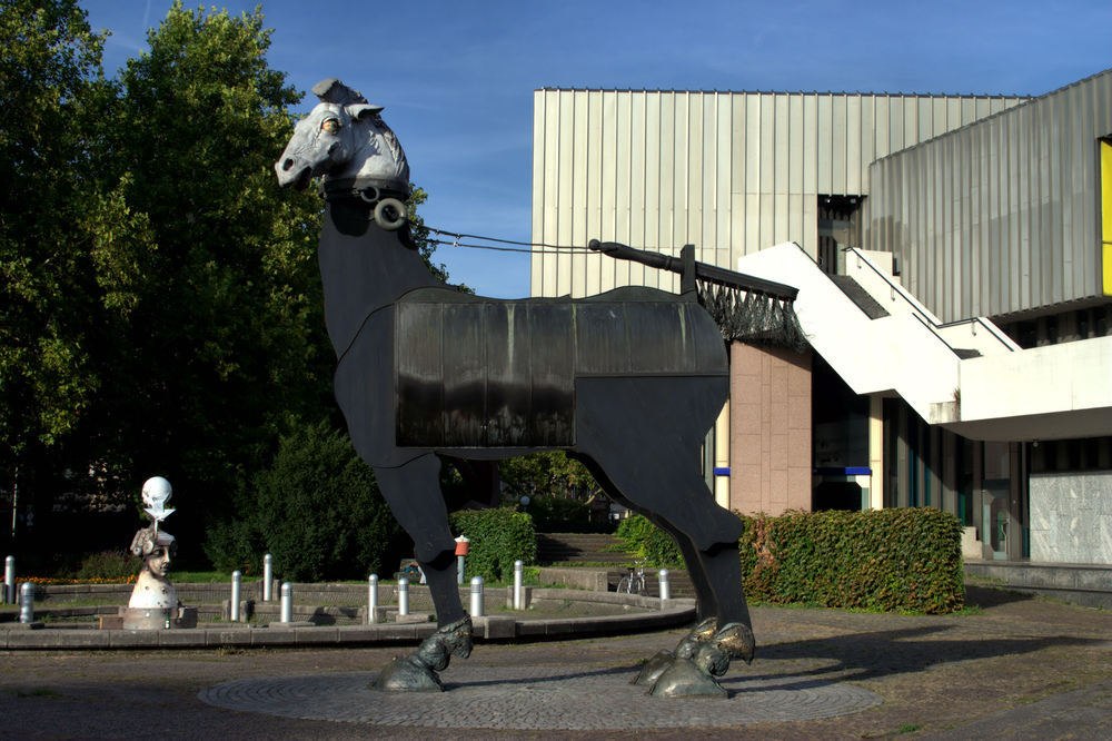 Das Trojanische Pferd vor dem Staatstheater