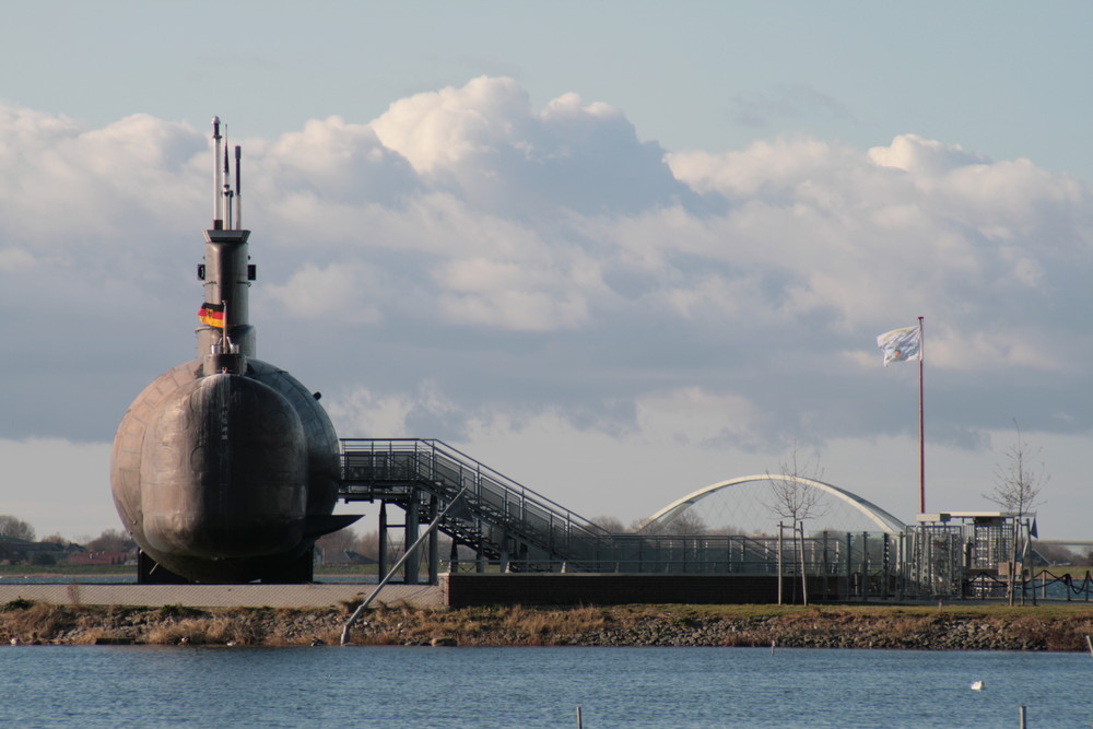 Das U-Boot & die Brücke