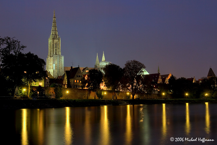 Das Ulmer Münster bei Nacht