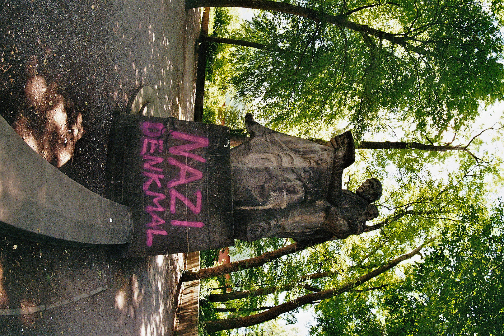 das umstrittene Silcher-Denkmal in Tübingen, aufgestellt in der Zeit des Nationalsozialismus