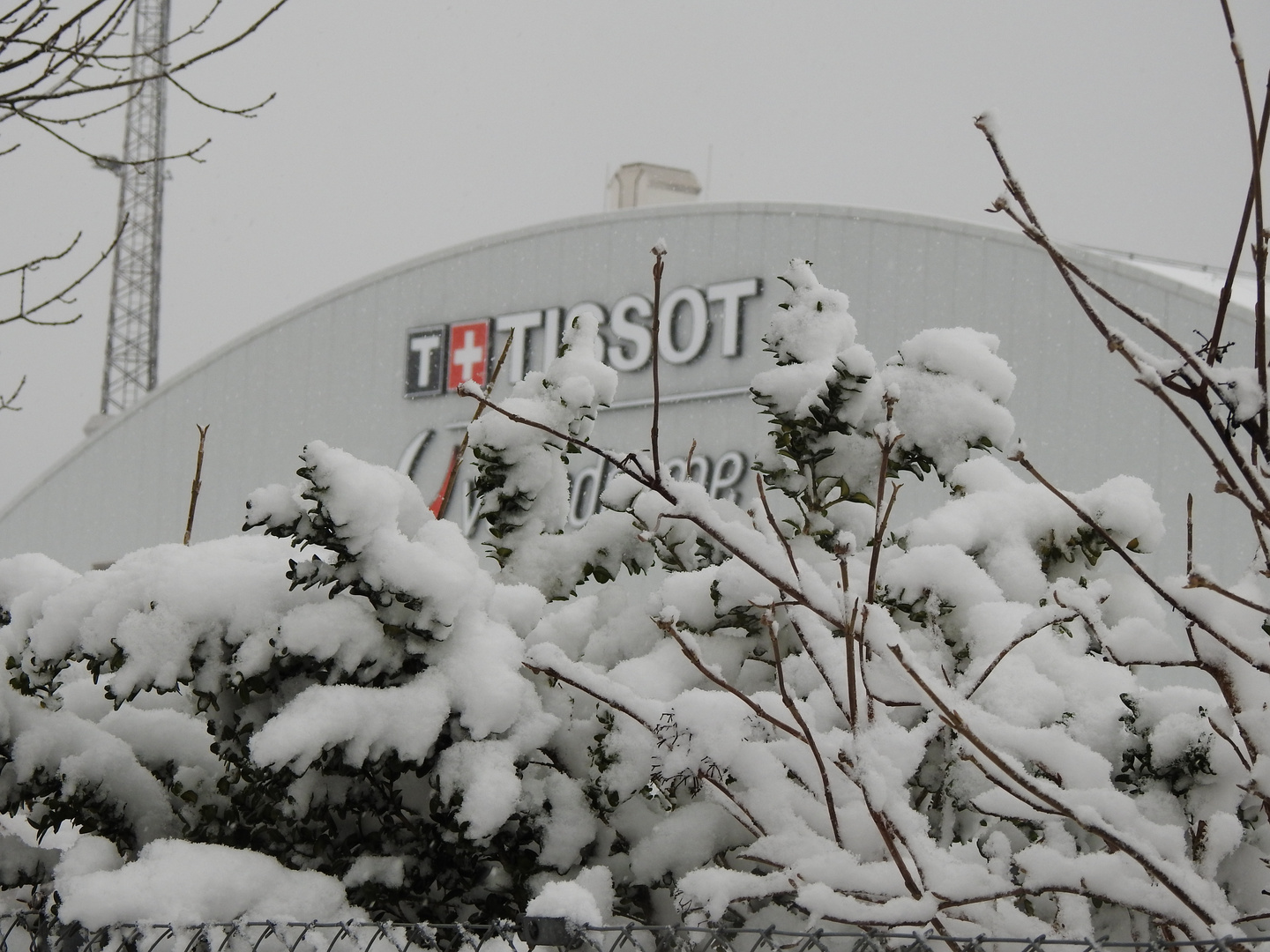 Das Velodrome hinter Schnee