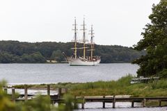 Das Vollschiff Danmark vor Anker in der Genner Bugt