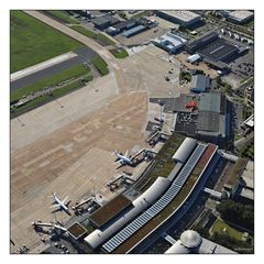 Das Vorfeld vom Bremer Flughafen (Luftbild, aerial)