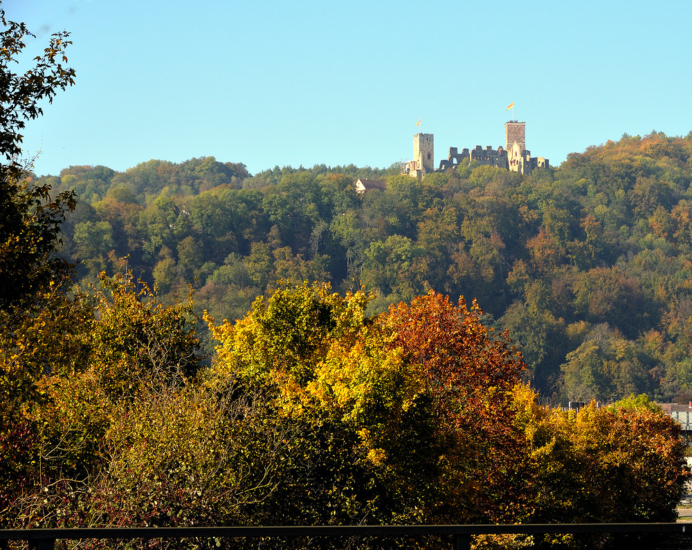 Das Wahrzeichen v. Lörrach im Herbstkleid